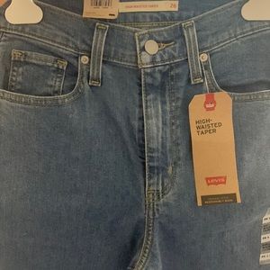 Levi’s high waisted taper jeans NWT